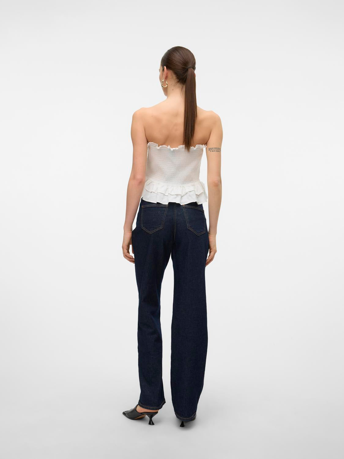 model_shot-back