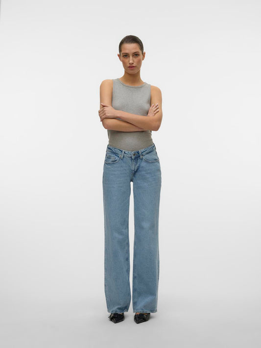 model_shot-front_full